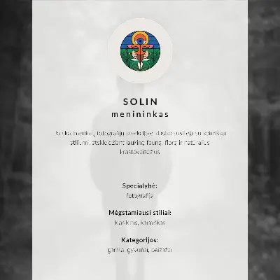 Plagát medveď v lese v realistickom vyhotovení