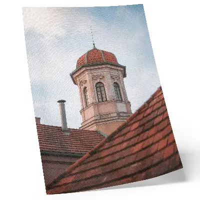 Plagát rustikálna veža s tehlovými strechami pod modrou oblohou
