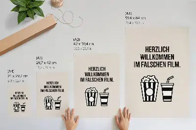Plagát do obývačky zmysluplný text s ikonografiou na béžovom pozadí v štýle kina