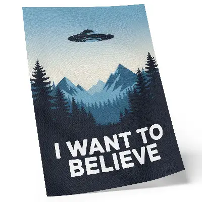 Plagát na stenu s motívom tajomného UFO v lesnatých horách v modernom štýle