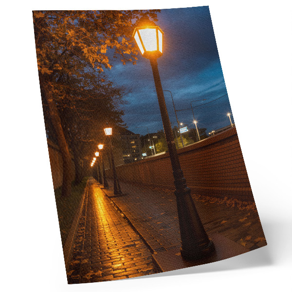 Plagát Nočné uličky lampy teplá žiara pokojná atmosféra