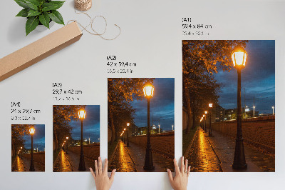 Plagát Nočné uličky lampy teplá žiara pokojná atmosféra