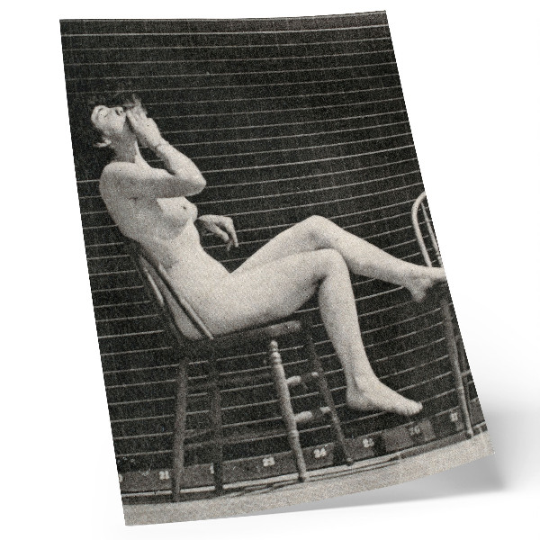 Plagát do obývačky Žena sediaca nahá na stoličke a fajčiaca cigaretu, Eadweard Muybridge