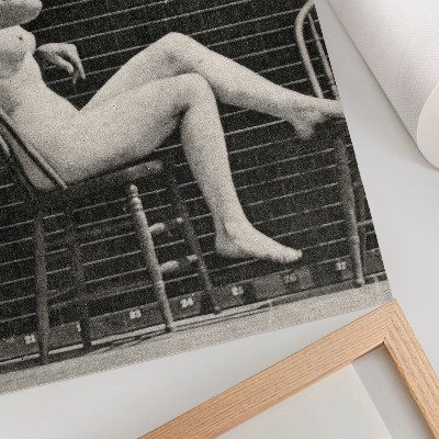 Plagát do obývačky Žena sediaca nahá na stoličke a fajčiaca cigaretu, Eadweard Muybridge