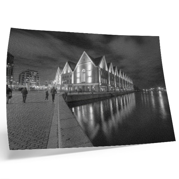 Poster Monochromatická architektúra s odrazom vo vode