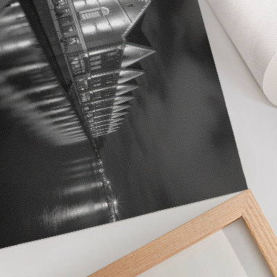 Poster Monochromatická architektúra s odrazom vo vode