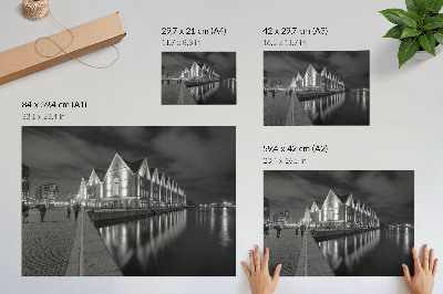 Poster Monochromatická architektúra s odrazom vo vode
