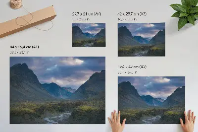 Plagát hory v oblakoch v modrom prevedení