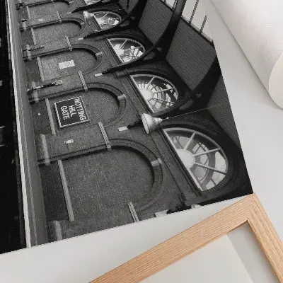 Plagát do izby elegancia mestskej architektúry so svetlom a tieňmi