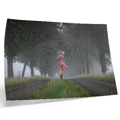 Poster Bežná postava alej hmla stromy zelená