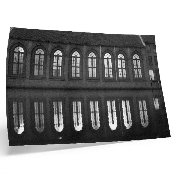 Plagát Symetria architektonická elegancia a harmónia odrazu