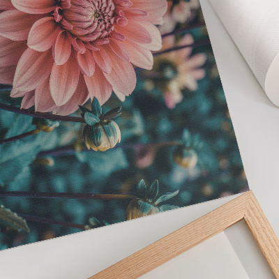 Poster Ružová dahlia a zelené listy, moderná kompozícia