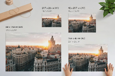 Poster Večerné mesto s majestátnou architektúrou