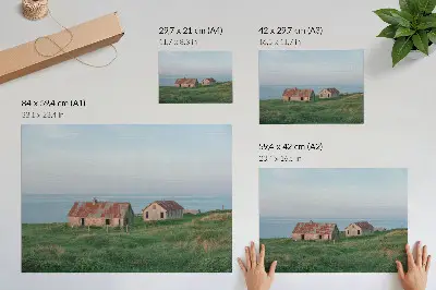 Plagát do izby rustikálne budovy so zelenými lúkami a morom