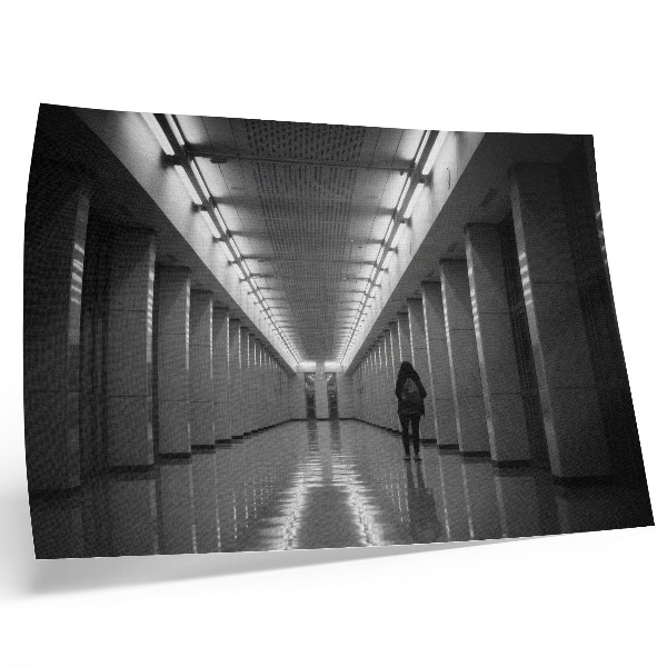 Poster Monochromatická chodba so stĺpmi