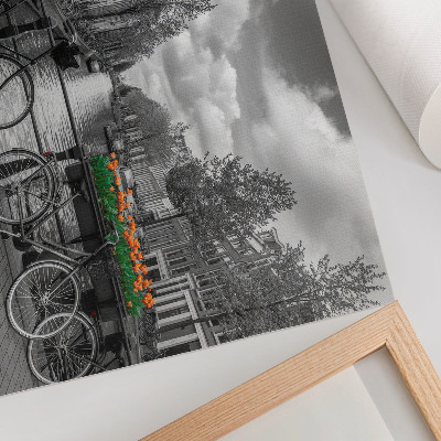 Poster Očarujúci výhľad na kanál, bicykle, tulipány, čiernu a oranžovú