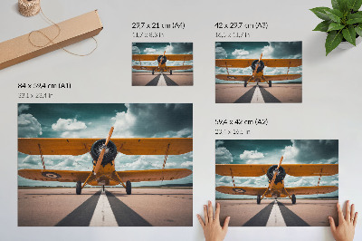 Poster Lietadlo na dráhe s dynamickou oblohou