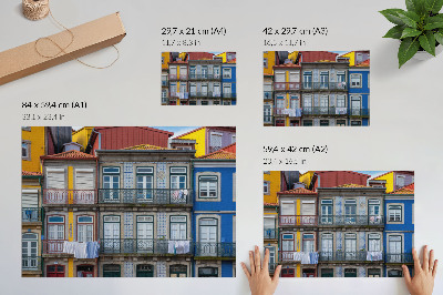 Retro plagát Farebné činžiakové domy s detailmi, balkónmi a rastlinami