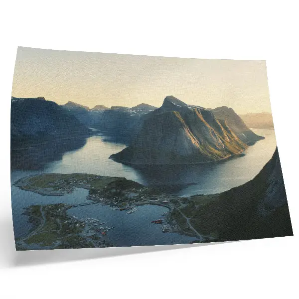 Plagát fjordy, hory, voda a západ slnka v harmónii prírody