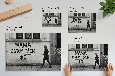 Retro plagát Kontrast mestskej scény s čiernobielym graffiti