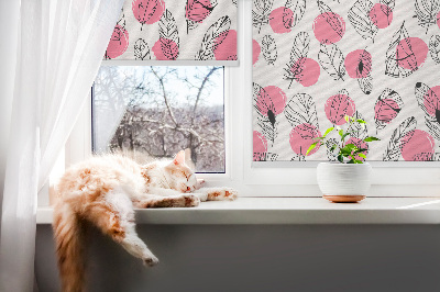 Roleta na balkónové dvere s perím a ružovými bodkami