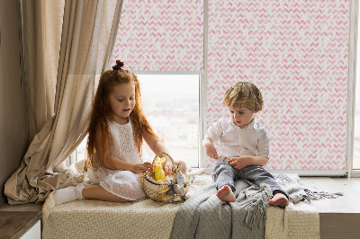 Roleta na balkónové dvere s ružovým vzorom šípok smerujúcich hore a dole