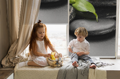 Vnútorná roleta na okno s motívom orchidey na kameni