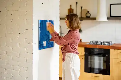 Magnetická popisovacia tabuľa v dizajne vtáčieho peria