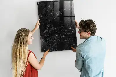 Magnetická popisovacia tabuľa v dizajne tmavého mramoru