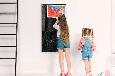 Magnetická popisovacia tabuľa v dizajne tmavého mramoru