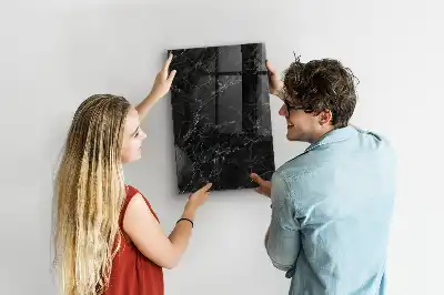 Magnetická popisovacia tabuľa v dizajne tmavého mramoru