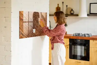 Magnetická popisovateľná tabuľa s dekoratívnym dreveným rámom