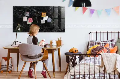Magnetická popisovateľná tabuľa v dizajne tmavého mramoru