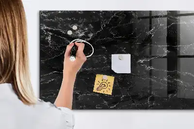 Magnetická popisovacia tabuľa v dizajne čierneho mramoru