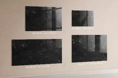 Magnetická popisovacia tabuľa v dizajne čierneho mramoru