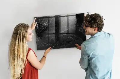 Magnetická popisovacia tabuľa v dizajne čierneho mramoru
