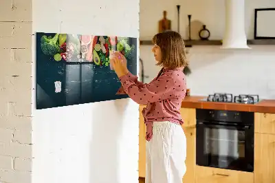 Magnetická popisovateľná tabuľa so vzorom zeleniny na stole