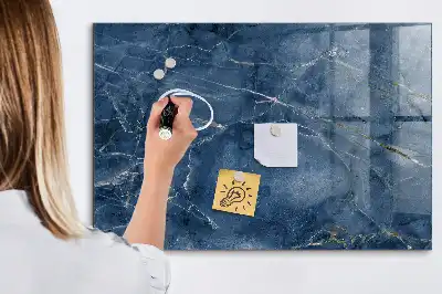 Magnetická popisovateľná tabuľa v dizajne elegantného mramoru