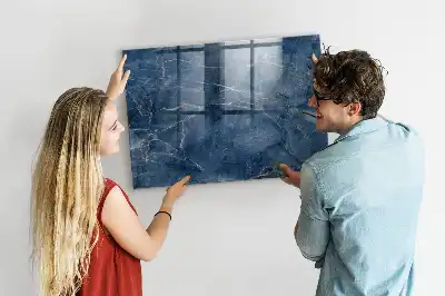 Magnetická popisovateľná tabuľa v dizajne elegantného mramoru