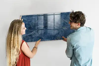 Magnetická popisovateľná tabuľa v dizajne elegantného mramoru