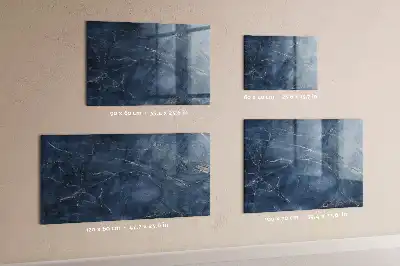 Magnetická popisovateľná tabuľa v dizajne elegantného mramoru