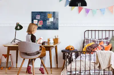 Magnetická popisovateľná tabuľa v dizajne elegantného mramoru
