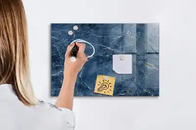 Magnetická popisovateľná tabuľa v dizajne elegantného mramoru