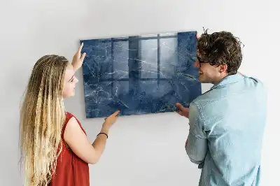Magnetická popisovateľná tabuľa v dizajne elegantného mramoru