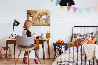Magnetická popisovacia tabuľa s motívom vintage mapy sveta