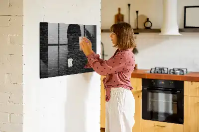 Magnetická popisovateľná tabuľa s motívom tmavej tehlovej steny