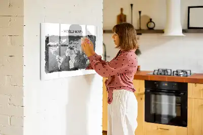 Magnetická popisovateľná tabuľa s motívom retro mapy sveta