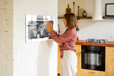 Magnetická popisovateľná tabuľa s motívom retro mapy sveta