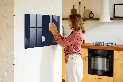 Magnetická popisovateľná tabuľa v tmavej tmavomodrej farbe