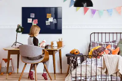 Magnetická popisovateľná tabuľa v tmavej tmavomodrej farbe